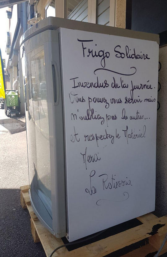 Une R Tisserie De Limoges Installe Un Frigo Solidaire Pour Aider