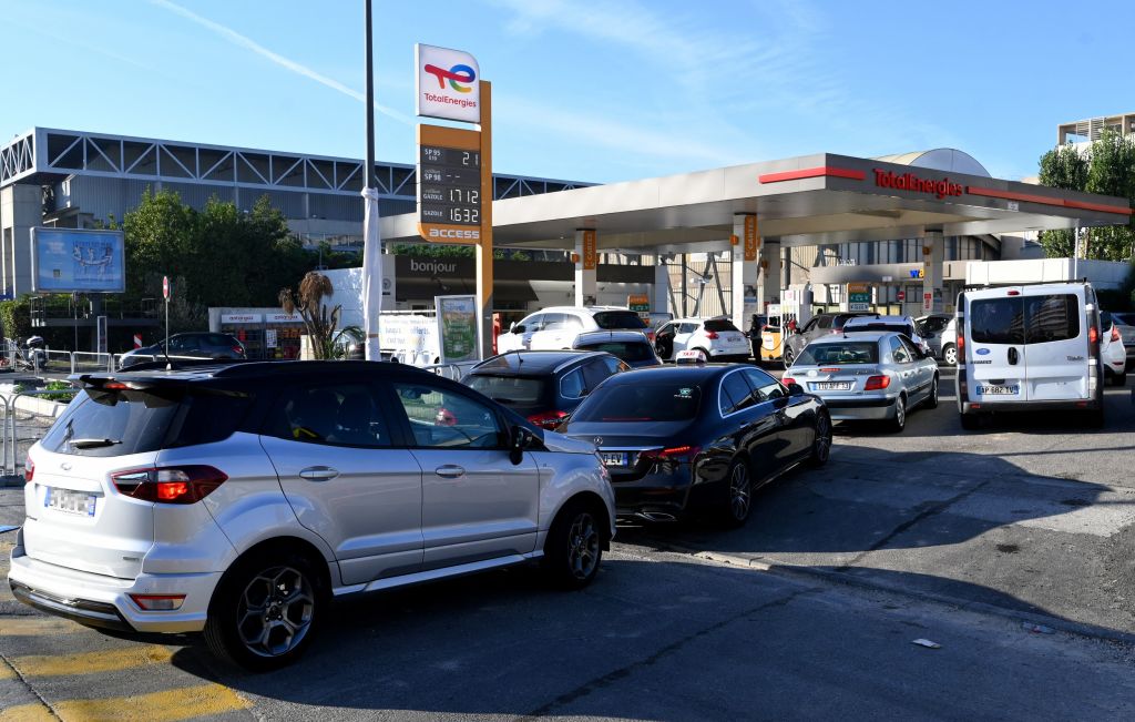 P Nurie De Carburants Col Re Des Automobilistes La Gr Ve Des Salaires