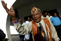 Roy Sesana célèbre la victoire des Bushmen（攝影:  / 大紀元）  