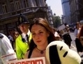 Une militante contre les expérimentations animales manifeste à Londres.（Staff: Sion Touhig / 大紀元）  