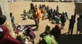 Des réfugiés soudanais dans un camp au Tchad. （Stringer: Marco Di Lauro / 2006 Getty Images）  