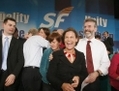 Le Président du Sinn Fein, Gerry Adams (à droite) et la dirigeante Mary Lou McDonald (à gauche)（Stringer: PETER MUHLY / 2007 AFP）  