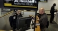 Un passeport pour entrer aux États-Unis par la voie des airs.（Staff: Joe Raedle / 2007 Getty Images）  