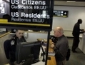 Un passeport pour entrer aux États-Unis par la voie des airs.（Staff: Joe Raedle / 2007 Getty Images）  