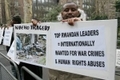 Un manifestant tient une pancarte à l’extérieur de la cour de Westminster（Stringer: AFP / 2007 AFP）  