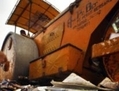 Des milliers de CD piratés sont détruits par la police indonésienne（Stringer: DEWIRA / 2006 AFP）  
