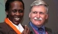 Esther Mujawayo, survivante du génocide rwandais, et Roméo Dallaire.（攝影:  / 大紀元）  