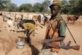 Un jeune du Turkana armé d'un fusil AK-47（攝影:  / 大紀元）  