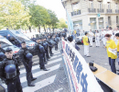  France, Paris. Le Falun Gong en face de l'ambassade de Chine avenue Georges V,  le 20 juillet 2009.（攝影:  / 大紀元）  