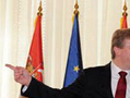 Le Commissaire Européen à l’élargissement Stefan Fuele (G)  et le Premier Ministre Serbe Mirko Cvetkovic à Belgrade. (ANDREJ ISAKOVIC/AFP/Getty Images)（攝影:  / 大紀元）  
