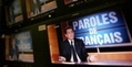 Une image montre le Président français Nicolas Sarkozy sur des écrans pendant l’émission télévisée u00ab Paroles de Français » sur la chaîne française TF1, le 10 février 2011 à Paris (Thomas Coex/AFP/Getty Images)（攝影:  / 大紀元）  