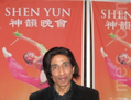 L. Shenkar, violoniste et chanteur virtuose de l'Inde du sud, à la sortie du spectacle Shen Yun le 14 jainvier 2012. (The Epoch Times)（攝影:  / 大紀元）  