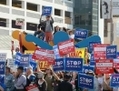 Manifestation contre le projet d'oléoduc Keystone XL à San Francisco（Staff: Justin Sullivan / 2011 Getty Images）  