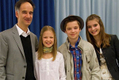 Monsieur Armin Junghard et ses enfants, Berenike, Benjamin et Beatrix, assistent à Shen Yun Performing Arts à Zurich（攝影:  / 大紀元）  