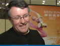Le père Theo Flury parle de son expérience de Shen Yun après une représentation à Zurich.（攝影:  / 大紀元）  