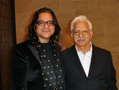 Le Dr. T. Rajiv Juneja et son père à Shen Yun Performing Arts à New York.（攝影:  / 大紀元）  