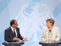 Le 15 mai, à Berlin, le président français François Hollande (à gauche), et la chancelière allemande Angela Merkel donnent une interview aux médias, à la suite de leur entretien à la Chancellerie au sujet de la dette de la crise.（攝影:  / 大紀元）  