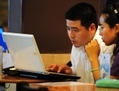 Des internautes chinois s’amusent à des jeux en ligne dans un cybercafé à Pékin le 27 février. Plus de 10.000 personnes ont été arrêtées dans la campagne du Parti communiste chinois pour la réduction des soi-disant crimes par Internet. (Liu Jin/AFP/GettyImages)