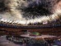 Feux d’artifices illuminant le stadium lors de la cérémonie d’ouverture des Jeux paralympiques 2012 à Londres à l’Olympic Stadium le 29 août 2012 à Londres, Royaume-Uni. (Gareth Copley/Getty Images)