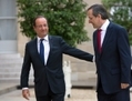 François Hollande et Antonis Samaras. Le président français a déclaré qu’il n’y avait plus de temps à perdre pour prendre les décisions qui s’imposent au sujet de la Grèce.  Celles-ci devraient être prises à l’issue du rapport de la troïka, dans une vingtaine de jours. (AFP PHOTO/Bertrand Langlois)