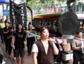 Le 1er octobre, jour national de Chine, des manifestants se sont rassemblés pour manifester leur colère contre les 63 années de règne du Parti communiste chinois, les interférences du PCC sur les décisions de Hong Kong et le programme d’éducation nationale comparé à de la propagande. (NTD)