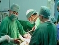 Arrêt sur écran de Tués pour leurs organes: le commerce d’État secret des greffes de la Chine  par la Télévision NTD.