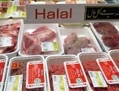 Mars 2012, Hazebrouck, salons de la viande halal dans un supermarché. (Philippe Huguen/AFP/Getty Images)