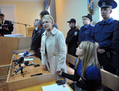La dirigeante de l’opposition ukrainienne, Yulia Timoshenko, devant les tribunaux, le 11 octobre 2011. L’emprisonnement de Timoshenko est contesté. Il est considéré comme un abus du pouvoir judiciaire de la part de l’actuel Premier ministre. C’est un facteur contribuant au déclin de la confiance dans le pouvoir judiciaire ukrainien. (Sergei Supinsky/AFP/Getty Images)