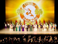 Alliance parfaite: En plus de se concentrer sur sa propre prestation, l’orchestre de Shen Yun joue au rythme de l’histoire et de la danse qui se déroulent sur scène. Cette image montre la scène finale de la représentation au Centre Lincoln de Manhattan. (Larry Dai/Epoch Times)