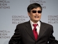 Le dissident chinois Chen Guangcheng lors de son discours au Conseil des relations étrangères, le 31 mai 2012 à New York. Une déclaration, publiée le 17 juin, annonce qu’il est contraint de mettre fin à son séjour à l’Université de New York, en raison de la pression du régime chinois, en réponse à son plaidoyer franc pour les droits de l’homme en Chine. (Don Emmert/AFP/Getty Images)