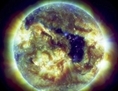 Un énorme trou coronal à la surface du Soleil pourrait causer des pannes de courant et perturber les communications sur Terre. (NASA)