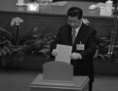 Le 16 Mars 2013, Xi Jinping, le Secrétaire général du Parti communiste, vote au Grand palais du peuple à Pékin, lors de l’élection des nouveaux fonctionnaires, au 12e  Congrès national du peuple. Selon un rapport publié par Asia Sentinel, sa thèse de doctorat serait un plagiat. (Mark Ralston/AFP/Getty Images)