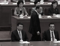 Le 28 octobre, au Grand Palais du Peuple à Pékin, le membre du Comité permanent du Politburo Wang Qishan (au centre) passe à coté du chef du Parti communiste Xi Jinping (en bas à gauche) et du Premier ministre Li Keqiang (en bas à droite). Xi Jinping, Li Keqiang et Wang Qishan forment le triangle qui dirigera le régime chinois. (Feng Li/Getty Images)