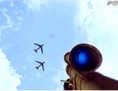 Dans u00abMission glorieuse», le jeu vidéo d’entraînement de l’Armée de libération du peuple, un joueur vise deux bombardiers B-52 avec un lance-roquette. Cette image est une capture d’écran du Global Times, un média officiel chinois  (Capture d’écran/Global Times)
