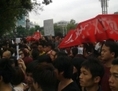 3 avril 2014: des manifestants se sont rassemblés devant les bureaux des autorités de Maoming, province du Guangdong, contre l’installation d’une usine de production de paraxylène. (STR/AFP/Getty Images) 