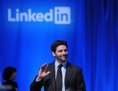 Jeff Weiner, PDG de LinkedIn, lors d’une rencontre à l’Hôtel de ville de Mauntain View, Californie. LinkedIn a reconnu avoir censuré des profils d’utilisateurs au nom du régime chinois. (Mandel Ngan/AFP/Getty Images)