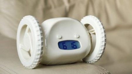20 réveils conçus pour vous tirer hors du lit par tous les moyens