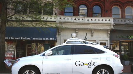 Google veut déployer ses voitures sans conducteur d’ici 2020