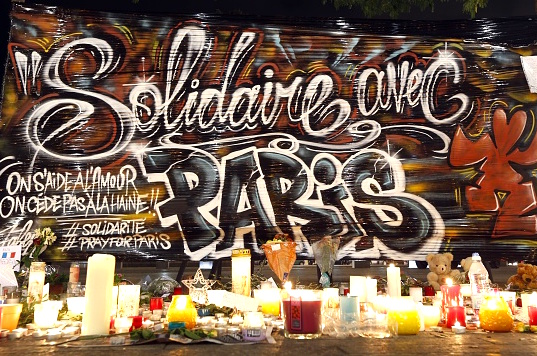 Un mémorial à Nice en hommage aux victimes des attentats du 13 novembre 2015 à Paris (VALERY HACHE/AFP/Getty Images)
