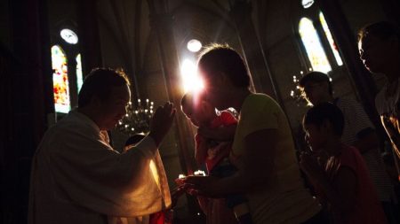 Un chef de gang chinois battu à mort pour une Bible