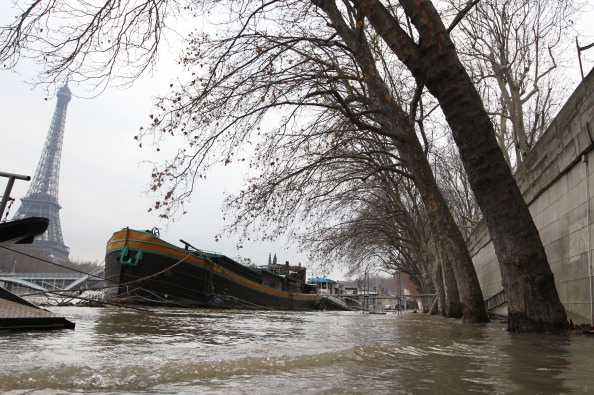 En décembre 2010, la Seine était montée jusqu’à recouvrir les quais. (PIERRE VERDY/AFP/Getty Images)