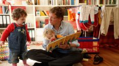 Trop de conseils : est-on en train de gâcher la joie d’être un parent ?