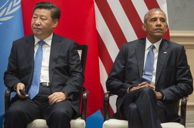 Le président Barack Obama et le dirigeant chinois Xi Jinping lors de l’événement consacré à l'accord de Paris sur le climat, au sommet du G20 à Hangzhou, Chine, le 3 septembre 2016. (SAUL LOEB / AFP / Getty Images)