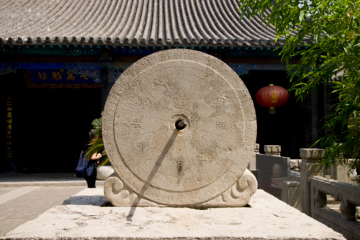 Un cadran solaire traditionnel chinois. (IMAGEMORE Co., Ltd., RF)