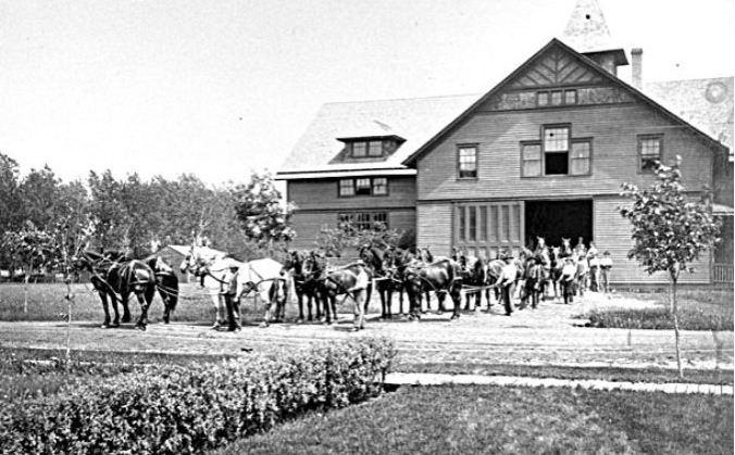 La Station d'expérimentation agricole de l'Université d'État du Dakota du Nord, à Fargo a ouvert ses portes en 1890. (Courtoisie de l’Université du Dakota Archives, NDSU)