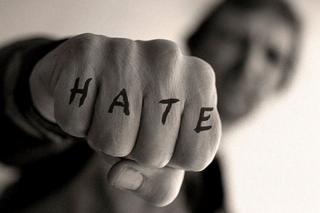 Selon le FBI, les crimes haineux ont un « impact dévastateur sur les familles et les communautés ». (Crédit photo Flickr)
