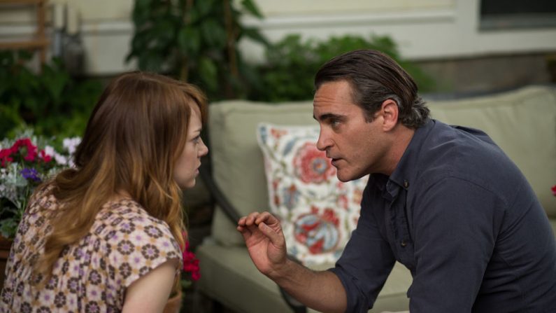 Emma Stone et Joaquin Phoenix dans L'homme irrationnel, un film de Woody Allen (2015)
Allociné