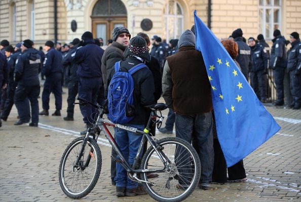 Des manifestants contre la corruption du gouvernement bulgare et de la police en décembre 2013.  (Sean Gallup/Getty Images)