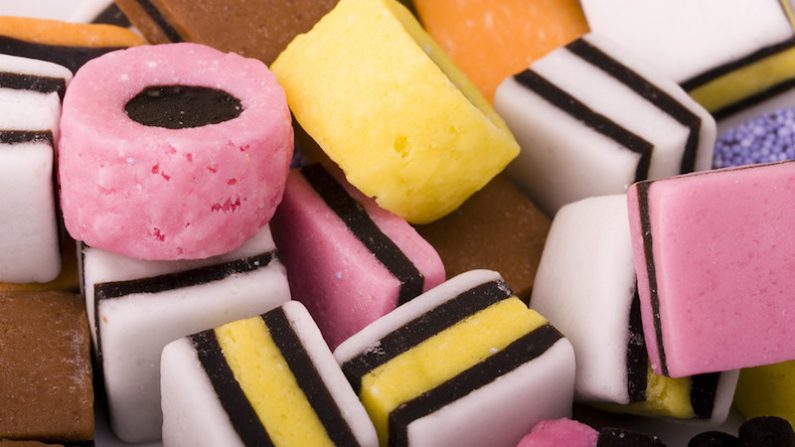 Le dioxyde de titane est utilisé dans les sucreries, pour leur donner un aspect brillant, mais aussi dans les médicaments, pour rendre blancs les comprimés. (Steve Smith/Flickr)