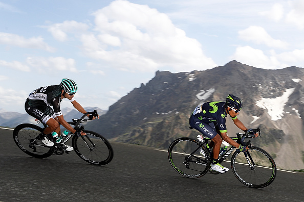 Nairo Quintana de Colombie et l'équipe Movistar descendent le Col du Galibier lors de l'étape du Tour de France 2017. Une étape de 183 km entre La Mure et Serre-Chevalier le 19 juillet 2017 à Serre-Chevalier. 
 (Lennon / Getty Images)